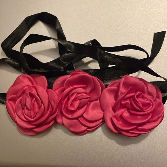 Jane Chic Designs Three Rose Cameo - Picture 5 of 5